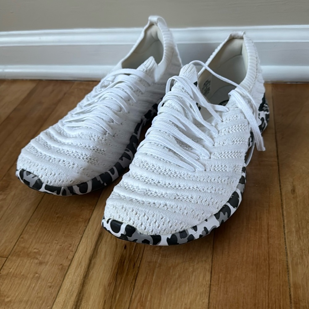 APL size 8.5 white with black/white/gray leopard bottom